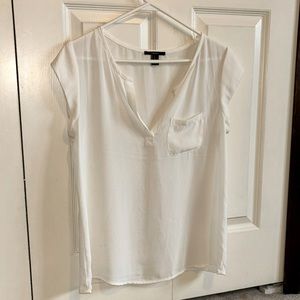 Cream Size M Forever 21 v-neck blouse with pocket